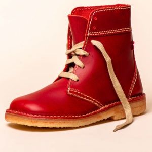 Duckfeet boots. Faborg style. Granate color